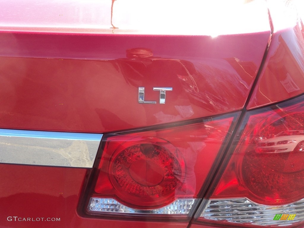 2016 Cruze Limited LT - Red Hot / Jet Black photo #27