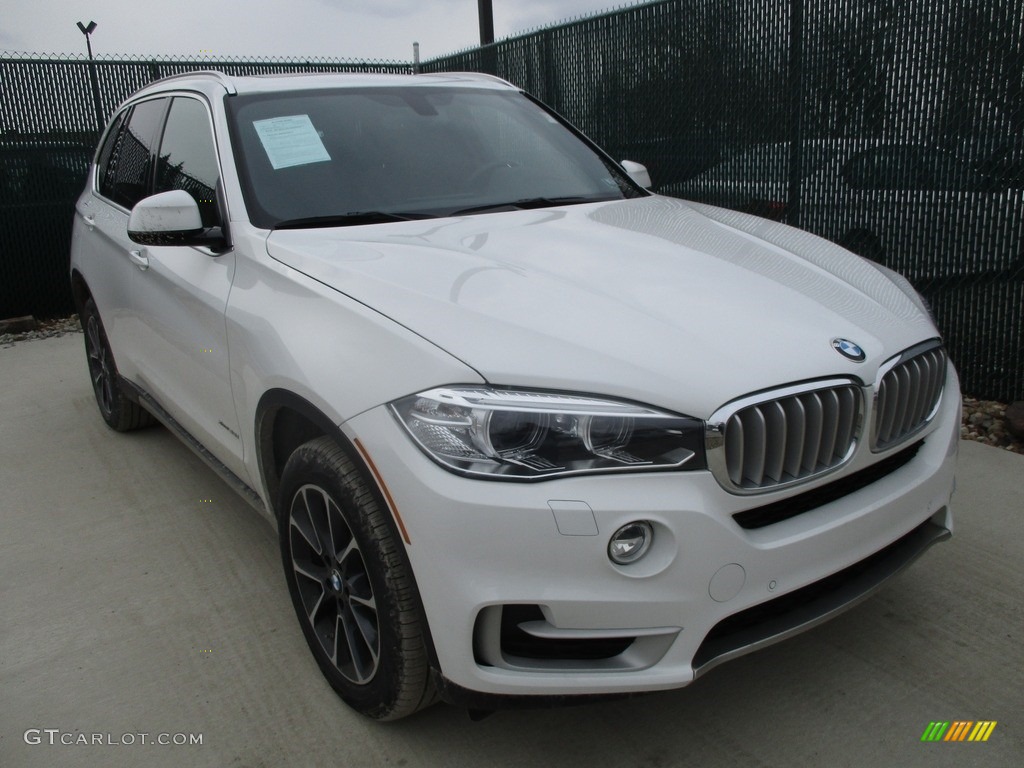 2017 X5 xDrive35i - Alpine White / Mocha photo #5