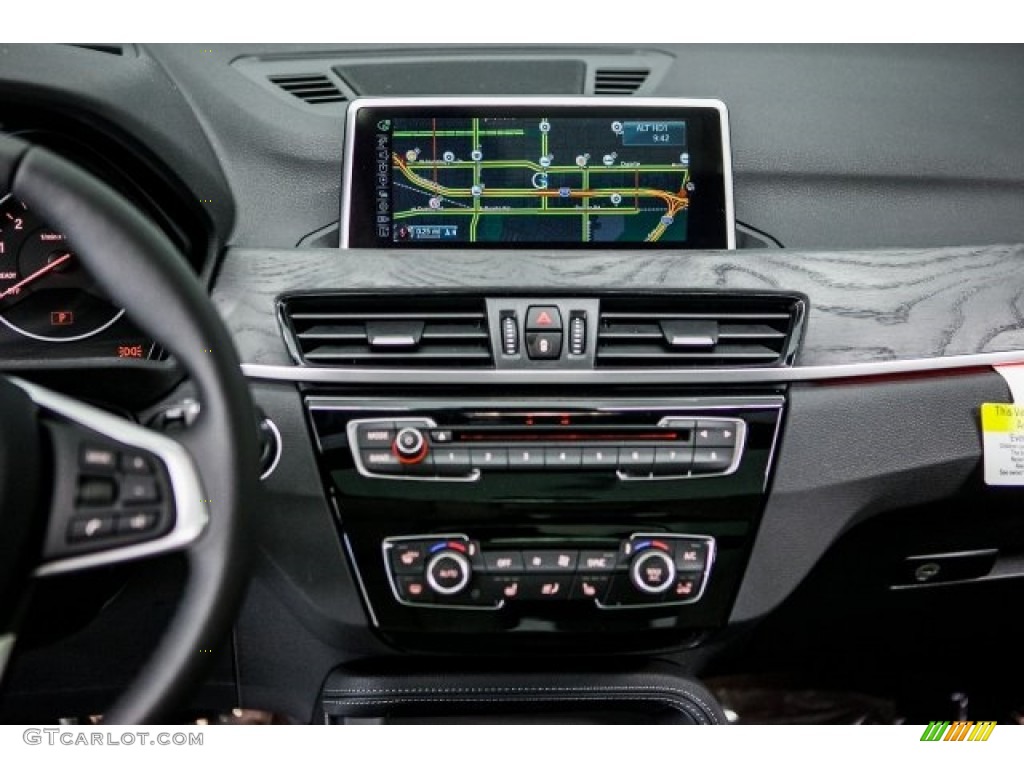 2017 BMW X1 xDrive28i Controls Photo #118487085
