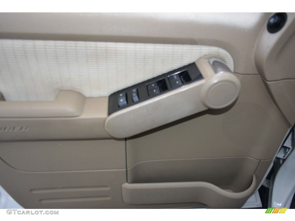 2008 Explorer XLT - Oxford White / Black/Stone photo #9