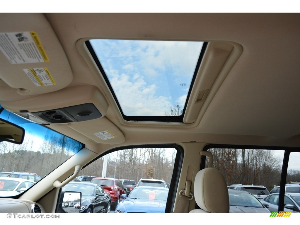 2008 Explorer XLT - Oxford White / Black/Stone photo #11