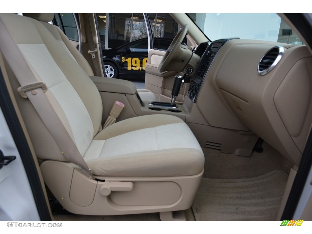 2008 Explorer XLT - Oxford White / Black/Stone photo #17