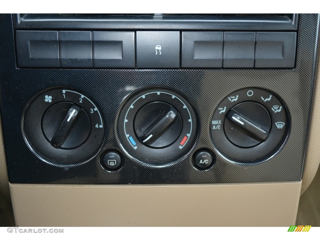 2008 Explorer XLT - Oxford White / Black/Stone photo #19