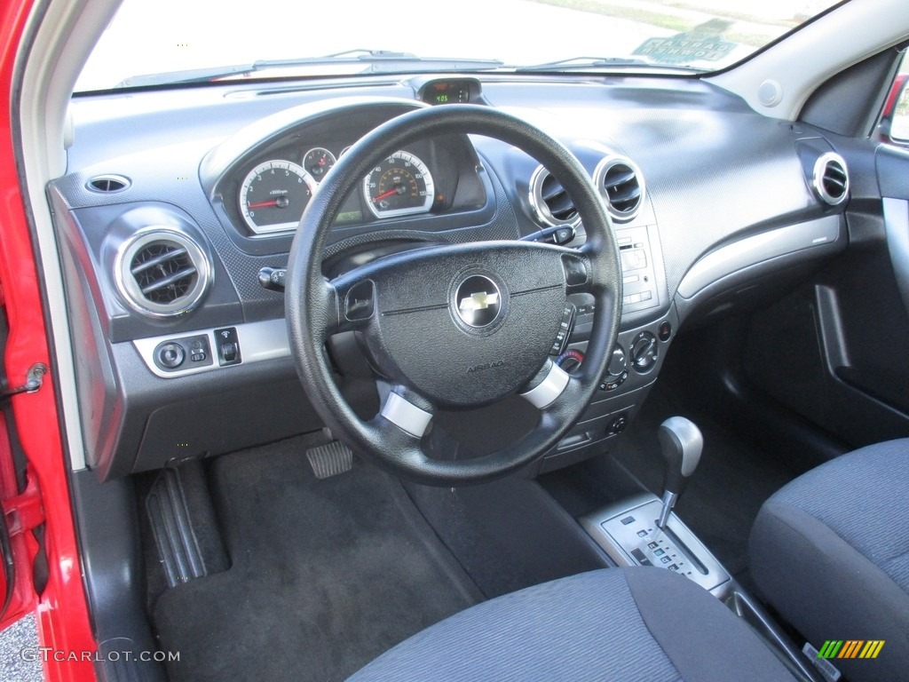 2007 Aveo LT Sedan - Victory Red / Charcoal Black photo #11