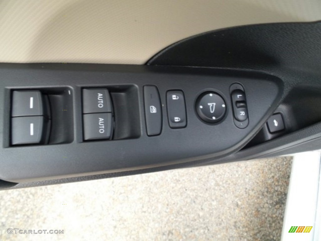 2017 Honda Civic LX Sedan Controls Photo #118505016