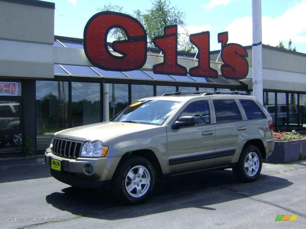 2006 Grand Cherokee Laredo 4x4 - Light Khaki Metallic / Khaki photo #1