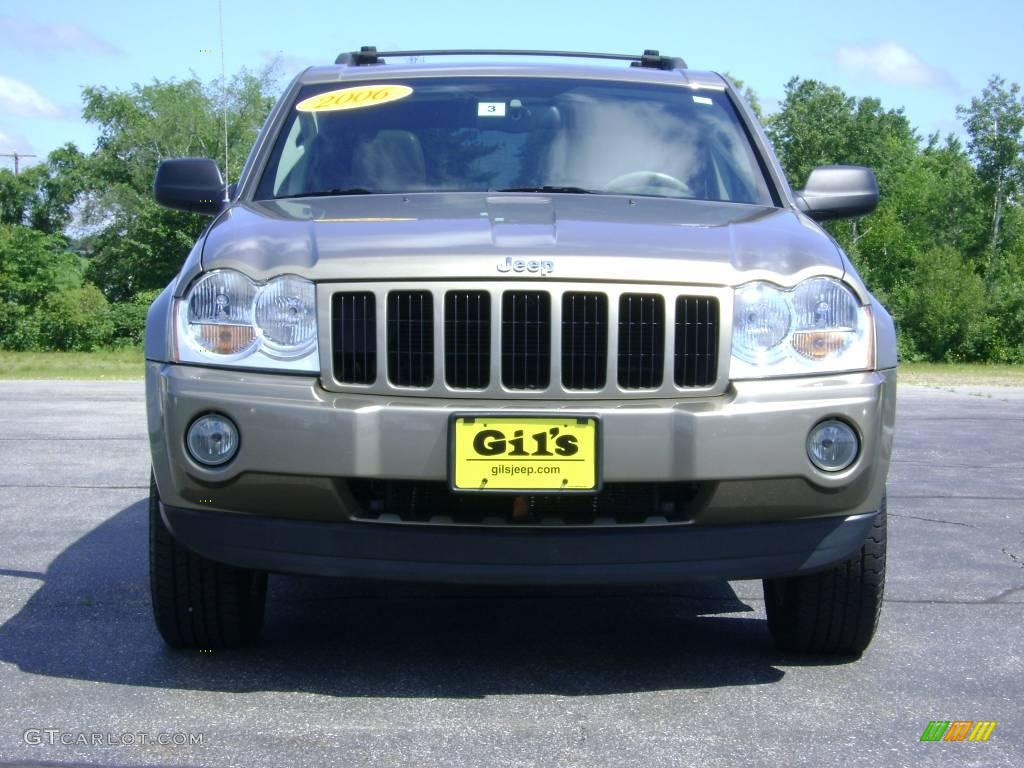 2006 Grand Cherokee Laredo 4x4 - Light Khaki Metallic / Khaki photo #2