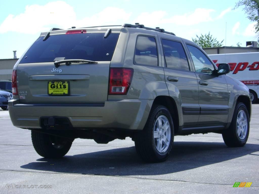 2006 Grand Cherokee Laredo 4x4 - Light Khaki Metallic / Khaki photo #7