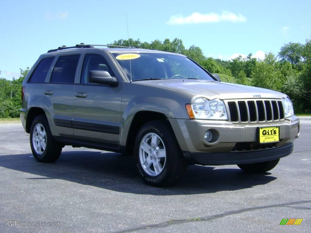 2006 Grand Cherokee Laredo 4x4 - Light Khaki Metallic / Khaki photo #9