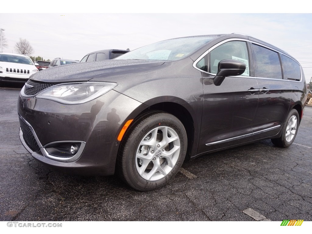 2017 Pacifica Touring L Plus - Granite Crystal Metallic / Black/Alloy photo #1