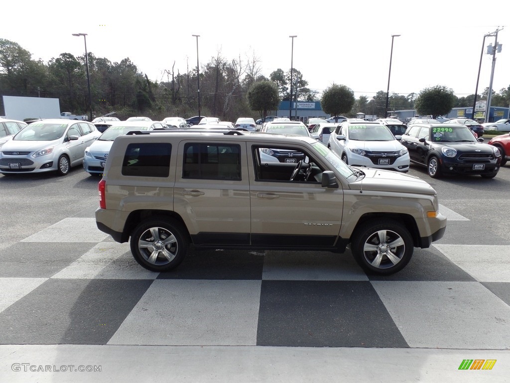 2017 Patriot Latitude - Mojave Sand / Dark Slate Gray/Light Pebble Beige photo #3