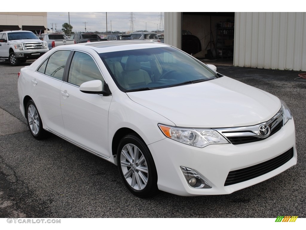 2014 Camry XLE - Super White / Ivory photo #7