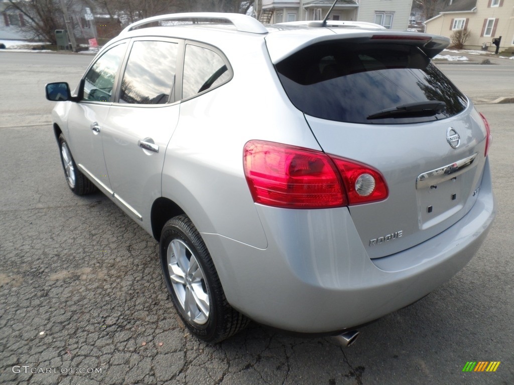 2013 Rogue SV AWD - Brilliant Silver / Black photo #7