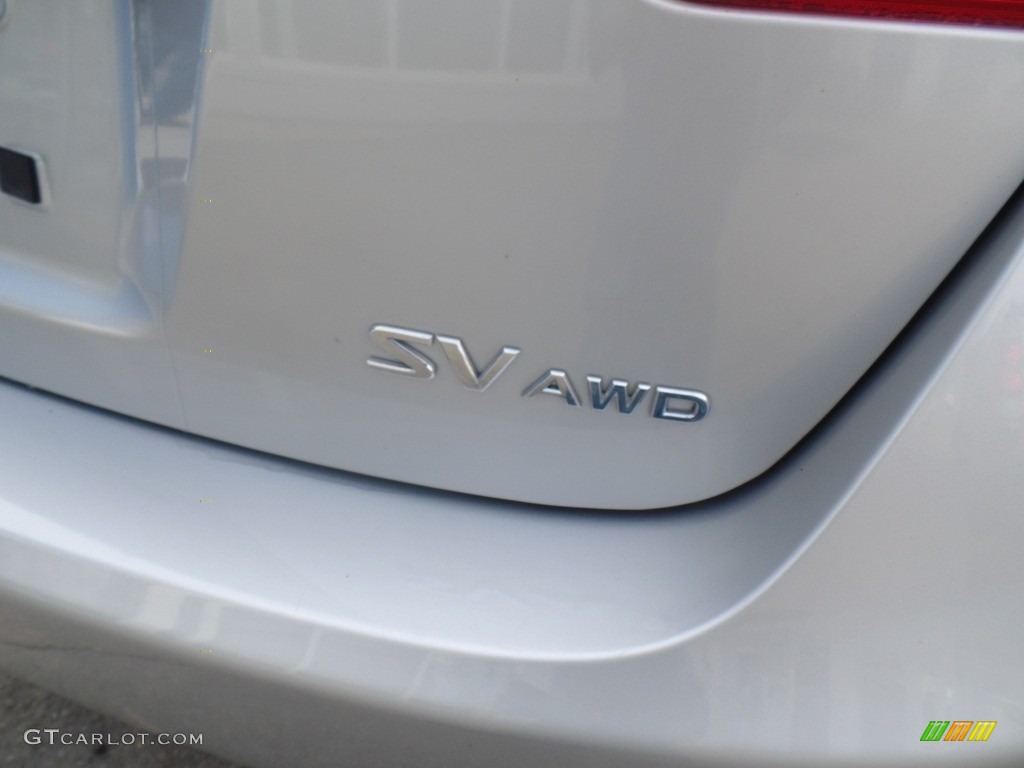 2013 Rogue SV AWD - Brilliant Silver / Black photo #11
