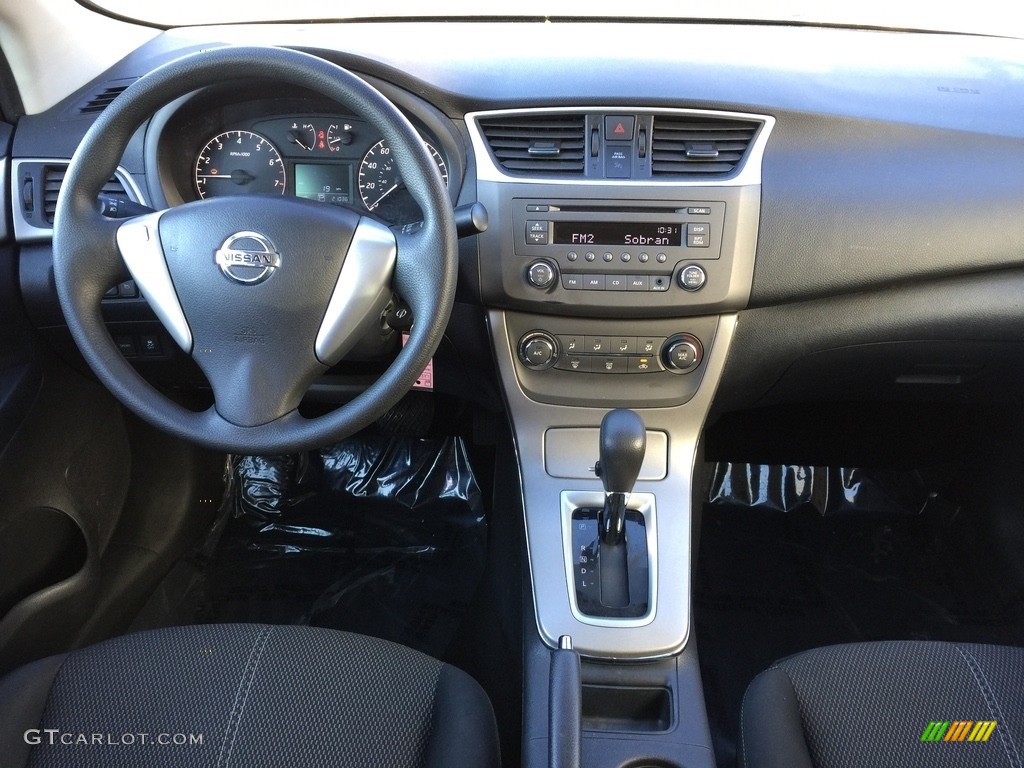 2014 Sentra S - Super Black / Charcoal photo #12