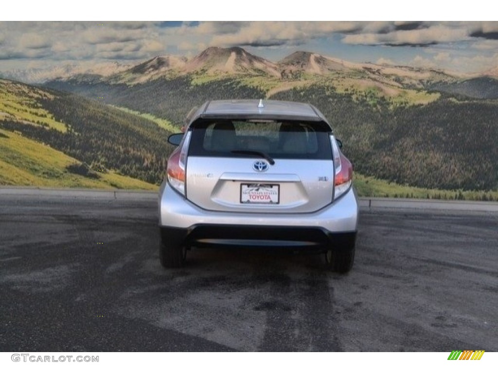 2017 Prius c Four - Classic Silver Metallic / Blue/Black photo #4