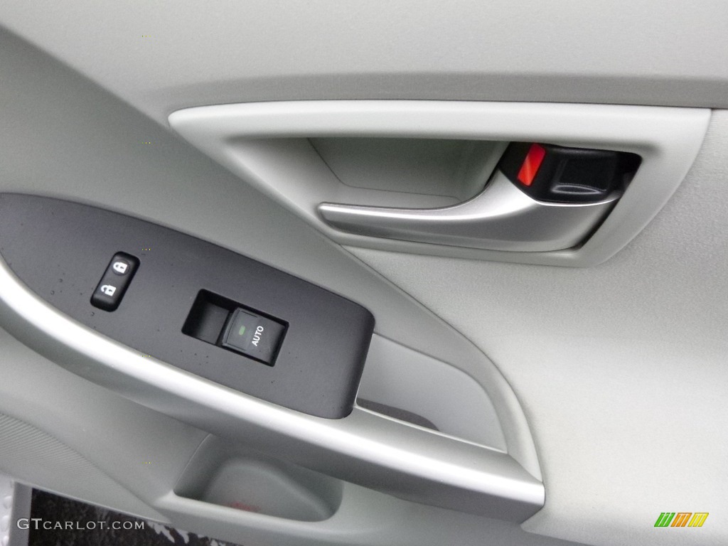 2012 Prius 3rd Gen Three Hybrid - Classic Silver Metallic / Misty Gray photo #10