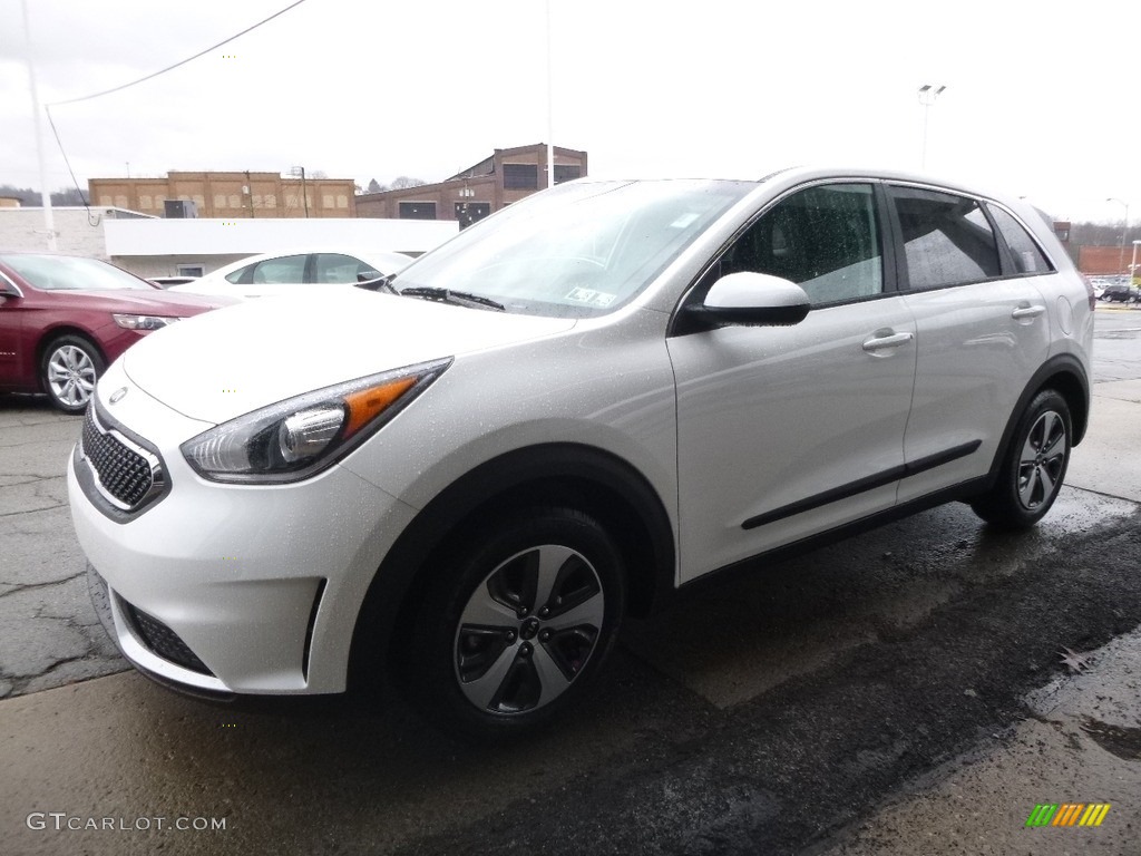 2017 Niro FE Hybrid - Snow White Pearl / Charcoal photo #8