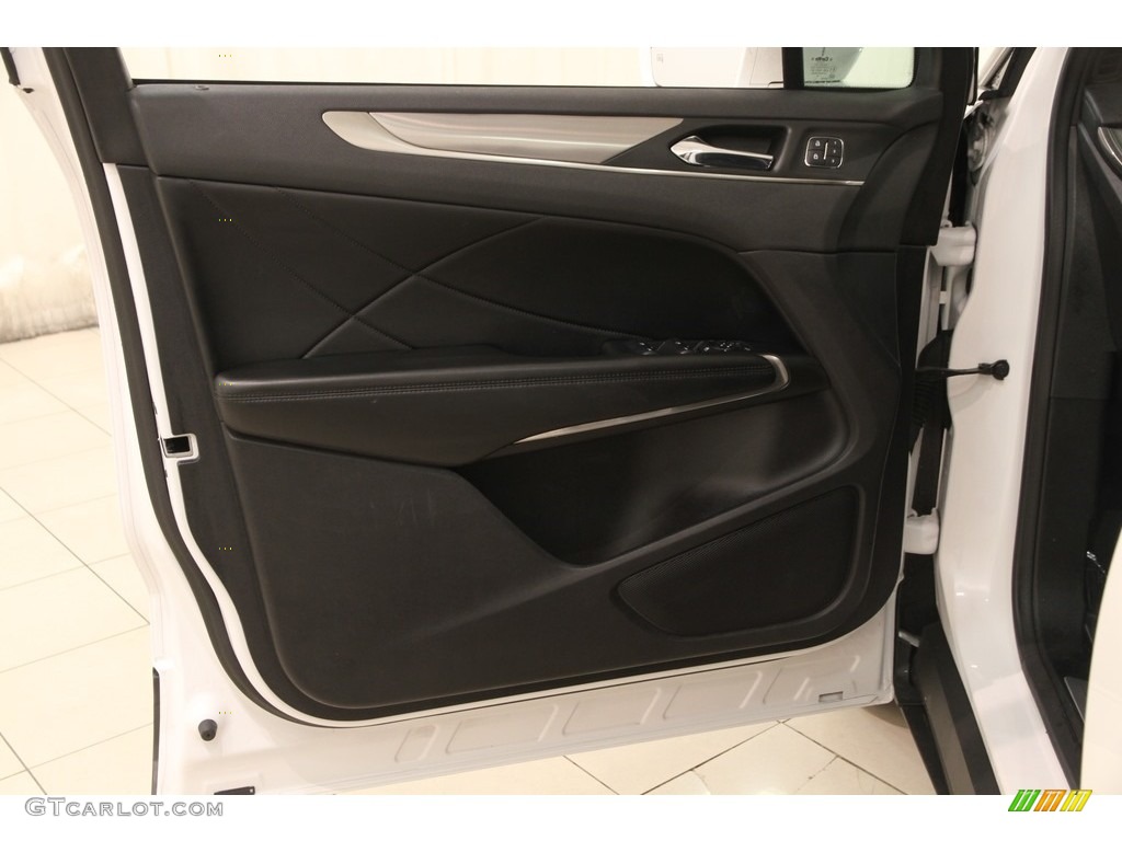 2015 MKC FWD - White Platinum Metallic Tri-coat / Ebony photo #6