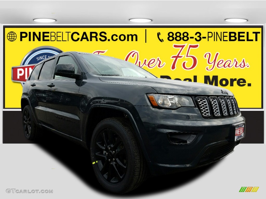 2017 Grand Cherokee Laredo 4x4 - Diamond Black Crystal Pearl / Black photo #1