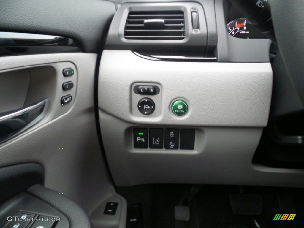 2017 Honda Pilot Elite AWD Controls Photo #118573953