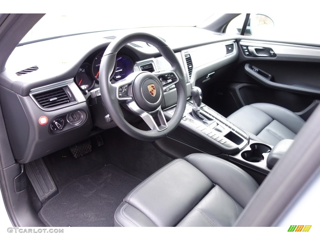 Black Interior 2017 Porsche Macan GTS Photo #118580026