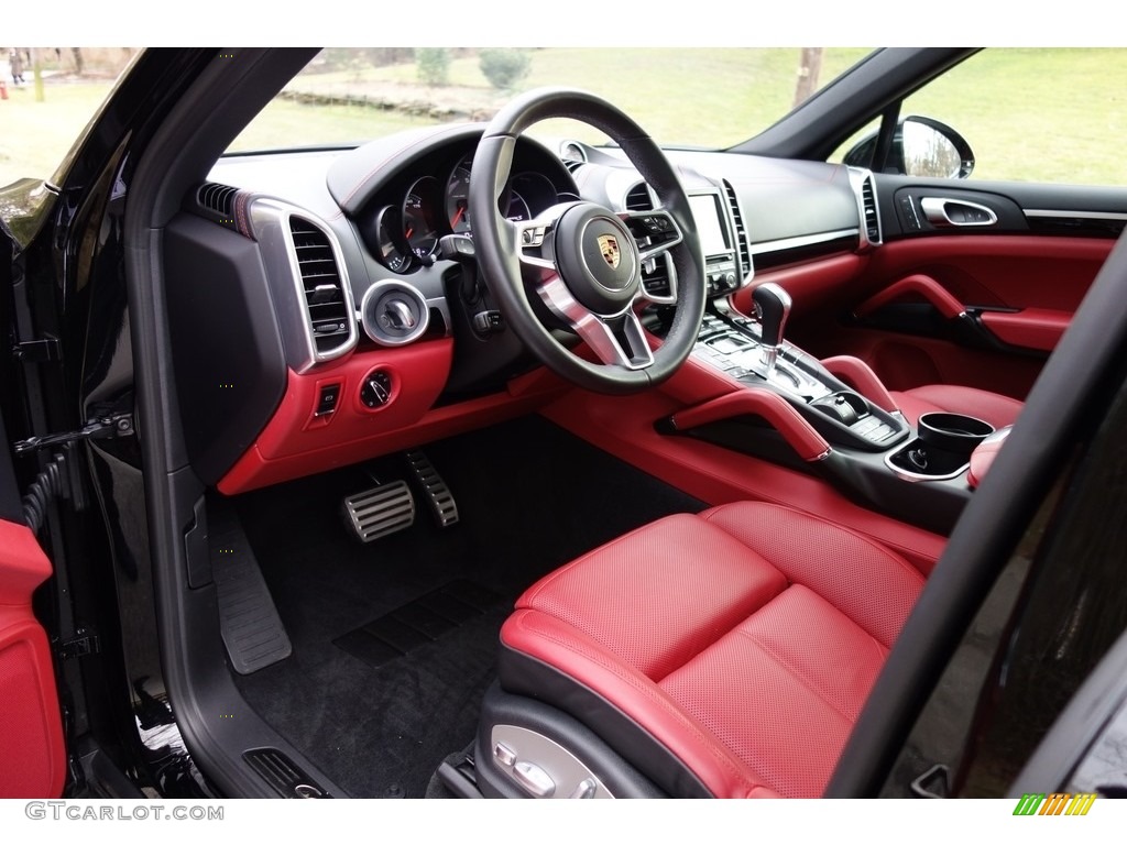 Black/Garnet Red Interior 2016 Porsche Cayenne S Photo #118580593