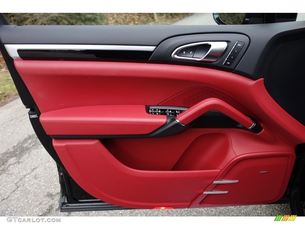 2016 Porsche Cayenne S Black/Garnet Red Door Panel Photo #118580617