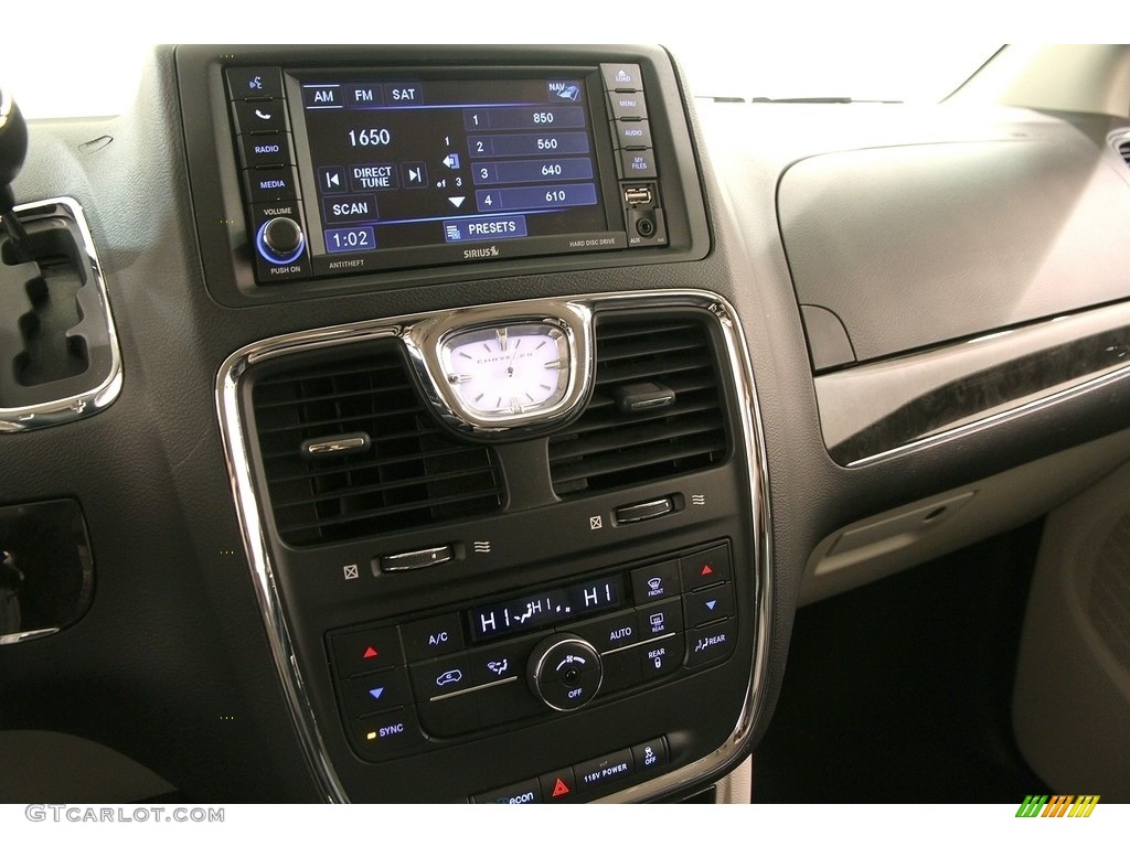 2016 Town & Country Touring - Deep Cherry Red Crystal Pearl / Black/Light Graystone photo #10