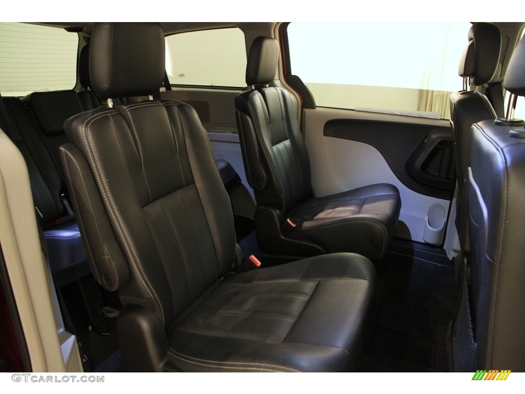 2016 Town & Country Touring - Deep Cherry Red Crystal Pearl / Black/Light Graystone photo #23