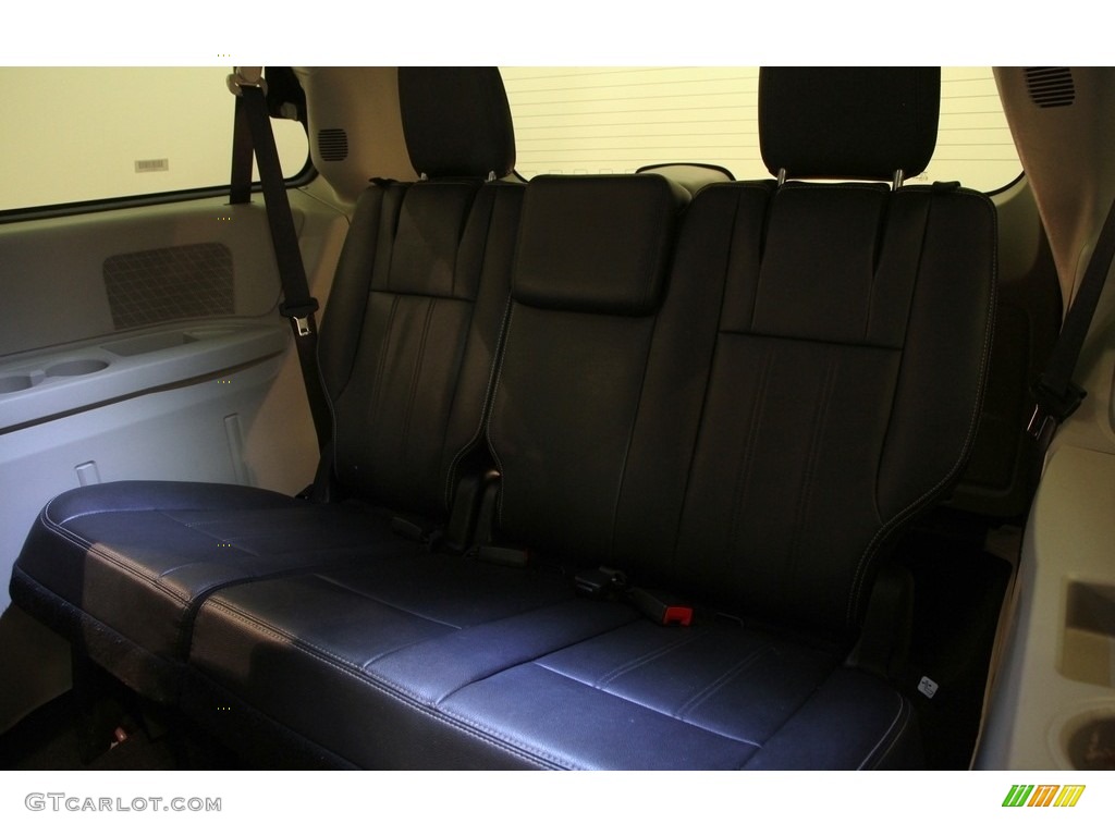2016 Town & Country Touring - Deep Cherry Red Crystal Pearl / Black/Light Graystone photo #26