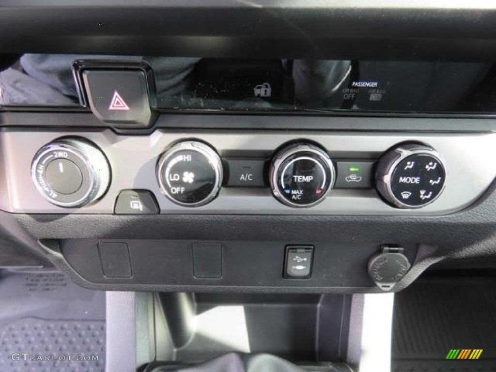 2017 Toyota Tacoma SR Access Cab 4x4 Controls Photos
