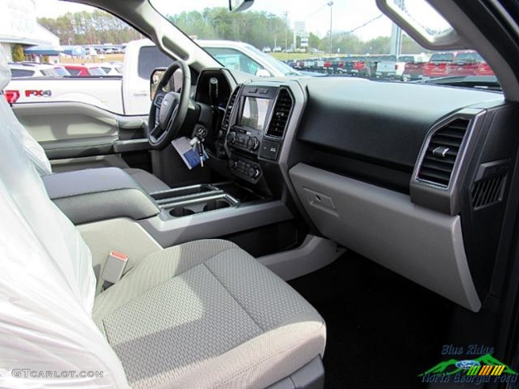 2017 F150 XLT SuperCrew 4x4 - Blue Jeans / Earth Gray photo #32
