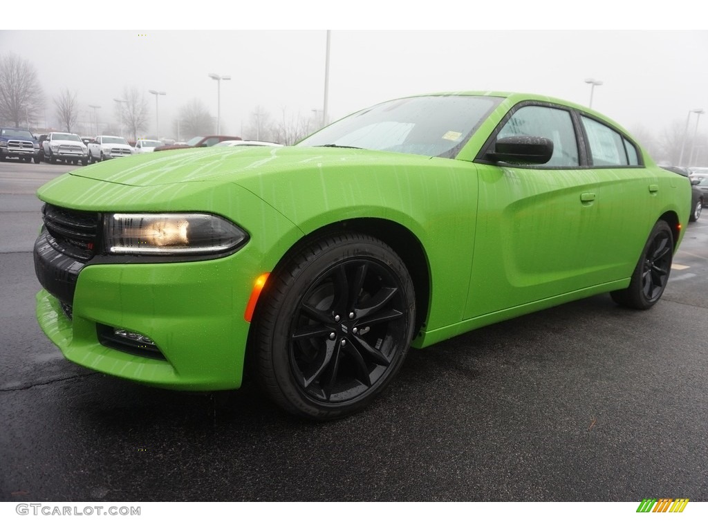 Green Go 2017 Dodge Charger SXT Exterior Photo #118597954