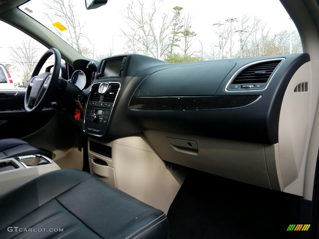 2016 Town & Country Touring - Granite Crystal Metallic / Black/Light Graystone photo #6