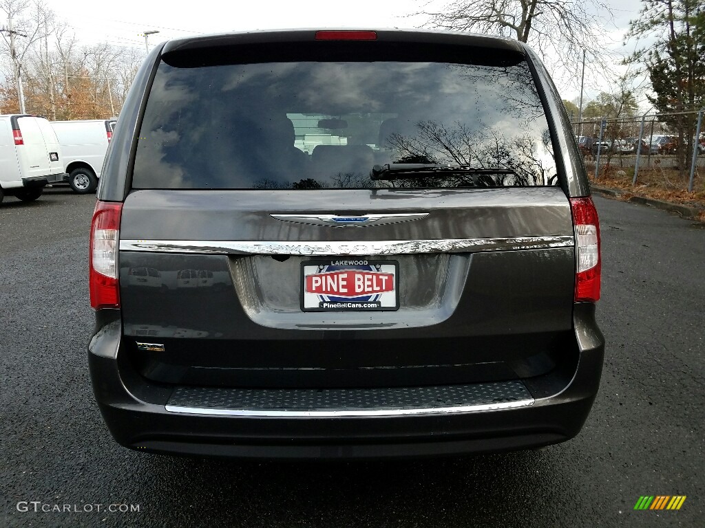 2016 Town & Country Touring - Granite Crystal Metallic / Black/Light Graystone photo #8