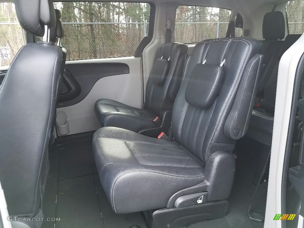 2016 Town & Country Touring - Granite Crystal Metallic / Black/Light Graystone photo #12