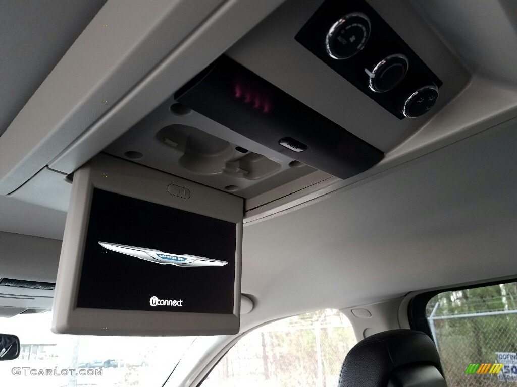 2016 Town & Country Touring - Granite Crystal Metallic / Black/Light Graystone photo #13