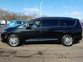 2017 Brilliant Black Crystal Pearl Chrysler Pacifica Limited  photo #3