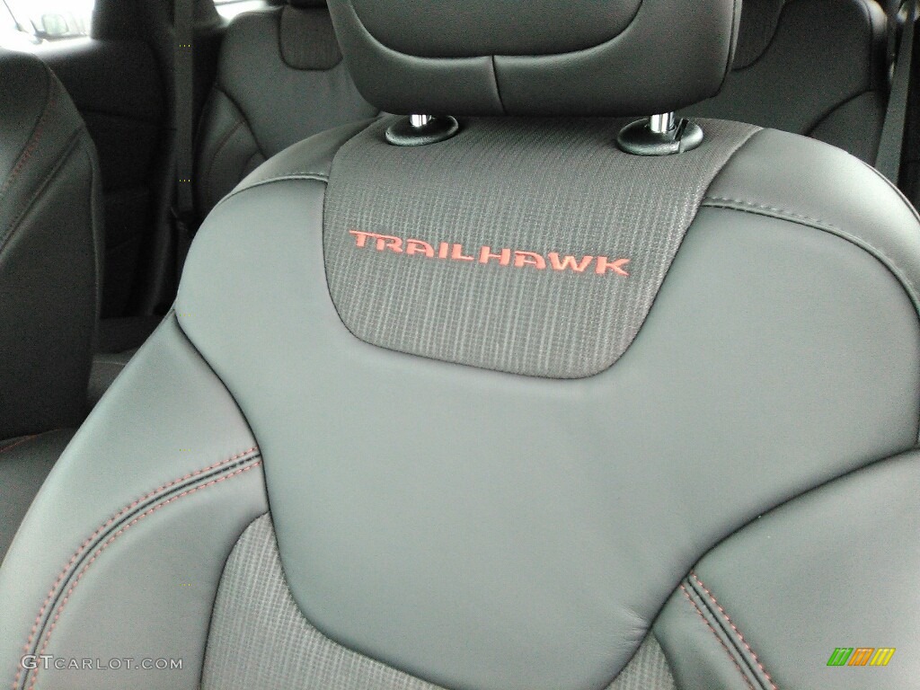 2017 Jeep Cherokee Trailhawk 4x4 Marks and Logos Photos
