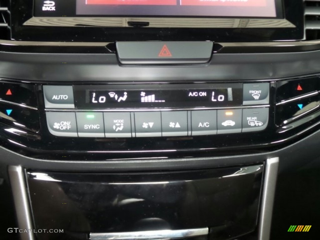2017 Honda Accord EX Coupe Controls Photos
