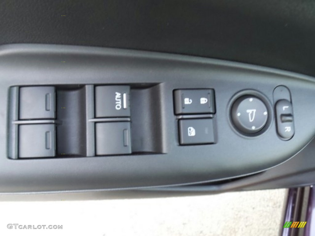 2017 Honda Fit EX-L Controls Photo #118619462
