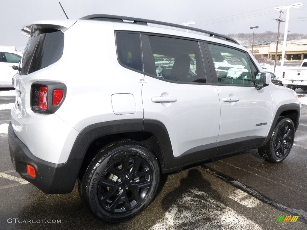 2017 Renegade Altitude 4x4 - Alpine White / Black photo #6