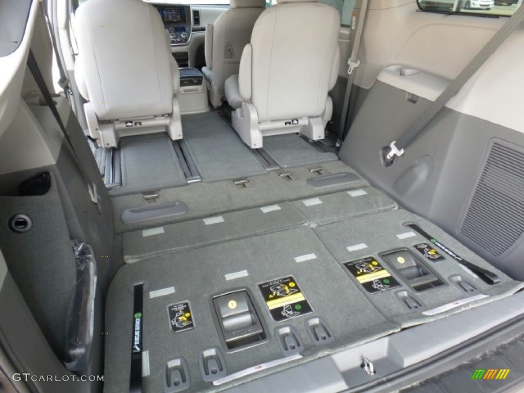 2017 Toyota Sienna XLE AWD Trunk Photos
