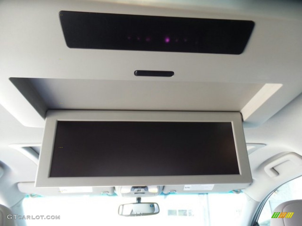 2017 Toyota Sienna XLE AWD Entertainment System Photo #118623584