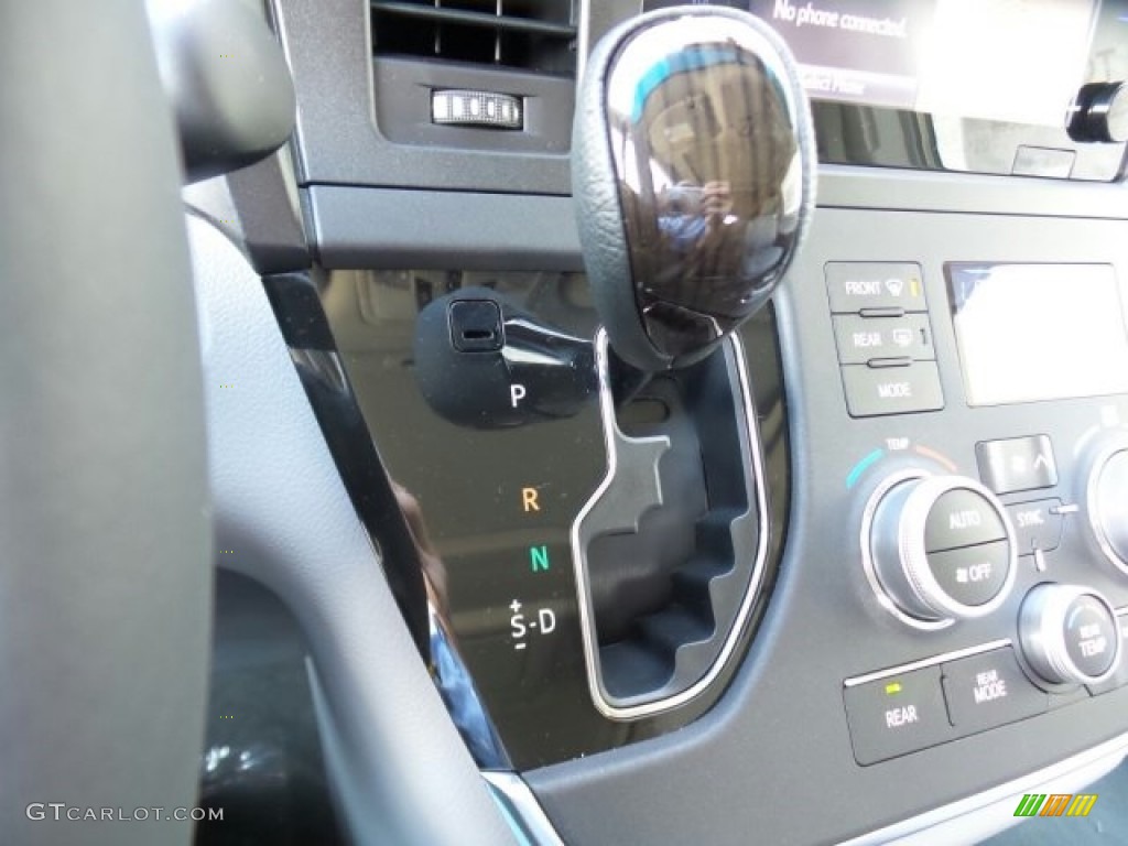 2017 Toyota Sienna XLE AWD Transmission Photos