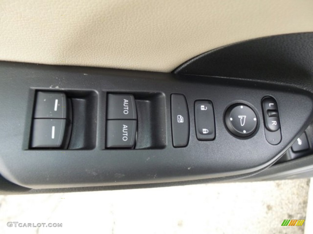 2017 Honda Civic EX-L Sedan Controls Photo #118625369