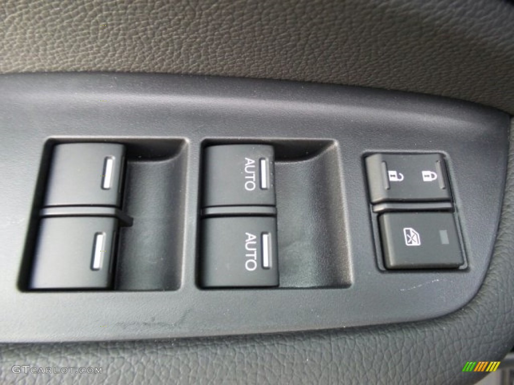 2017 Honda Ridgeline RTL-T AWD Controls Photo #118631270