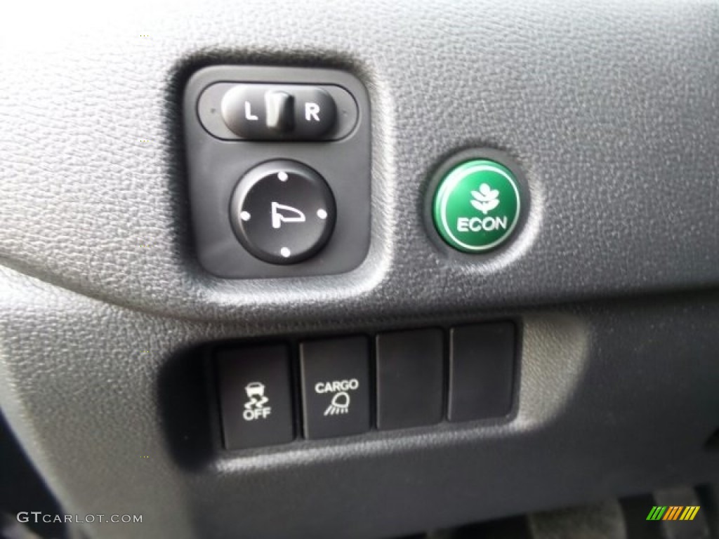 2017 Honda Ridgeline RTL-T AWD Controls Photo #118631306