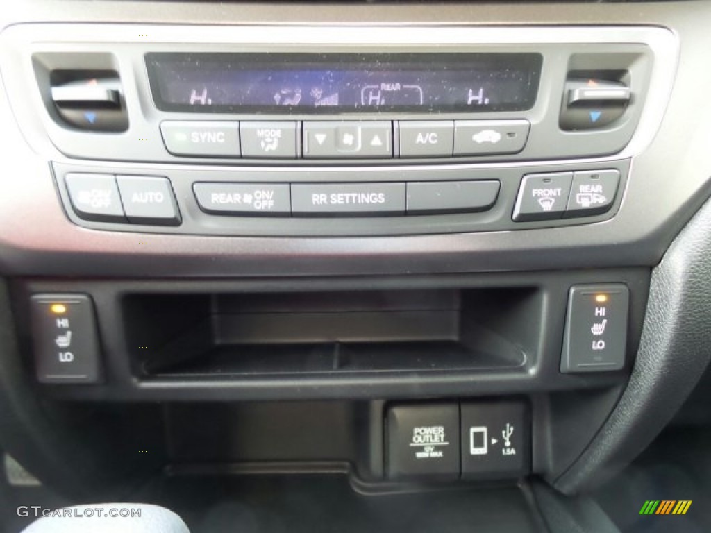 2017 Honda Ridgeline RTL-T AWD Controls Photo #118631522